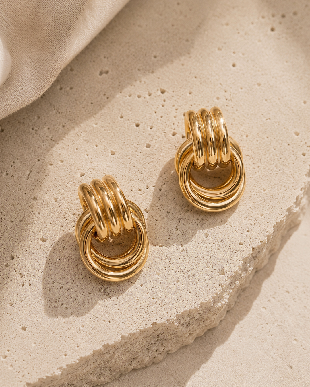 Wanda Classic Hoop Earrings