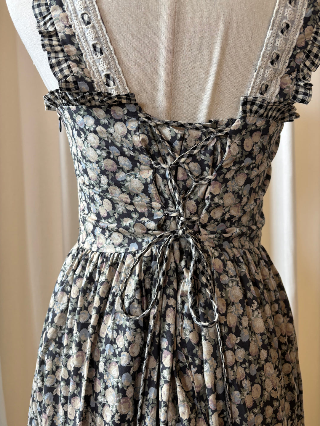 Vicky Ruffle Contrast Midi Dress