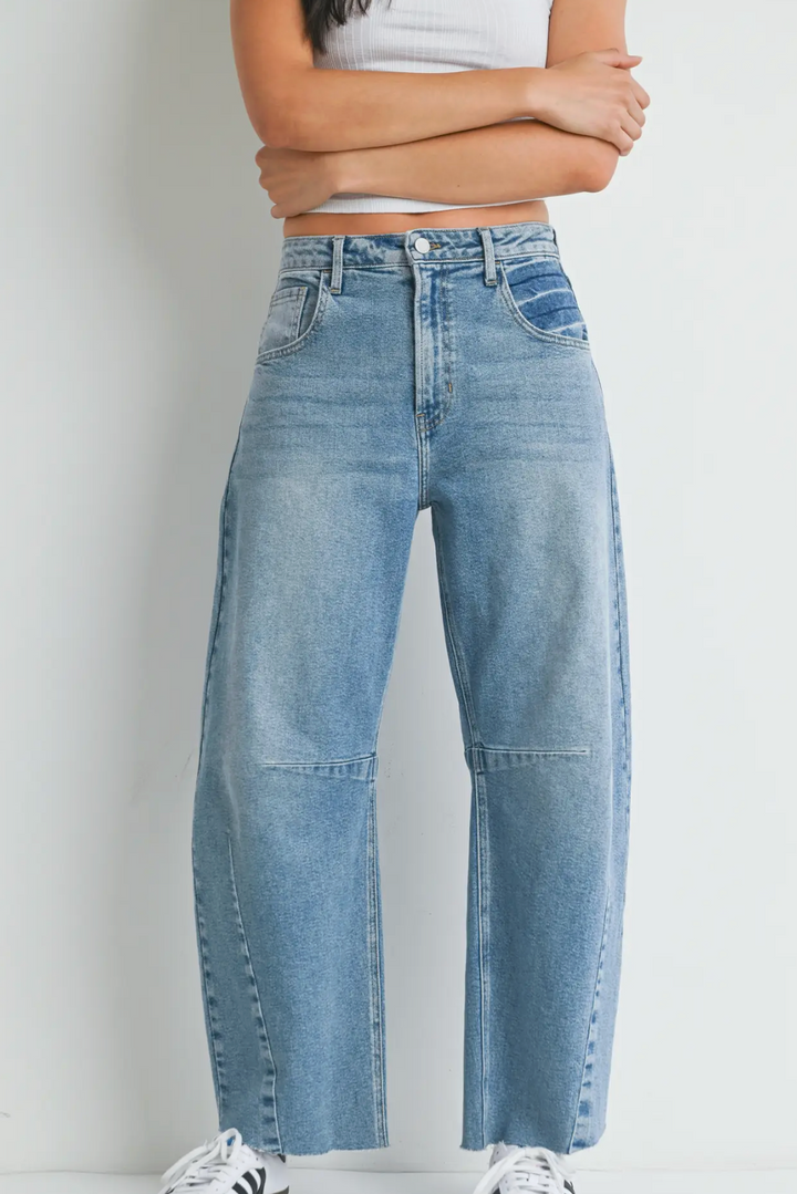 Eveline - Barrel Jean w/ Seams Light Wash
